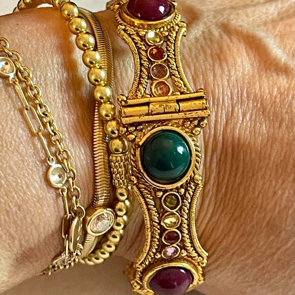 Indian gold-toned hinged bangle with crystals and green/red stones, screw close - Picture 11 of 13